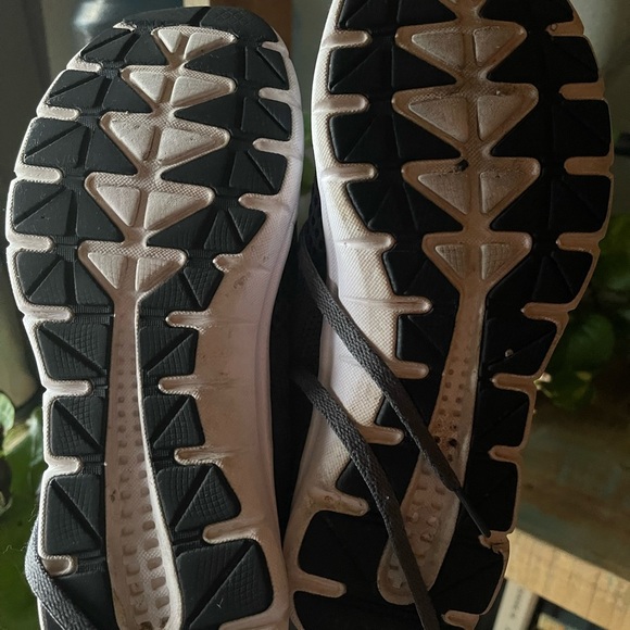 Women’s Saucony Running Shoes lightweight mesh grey and white retro style - Picture 10 of 12